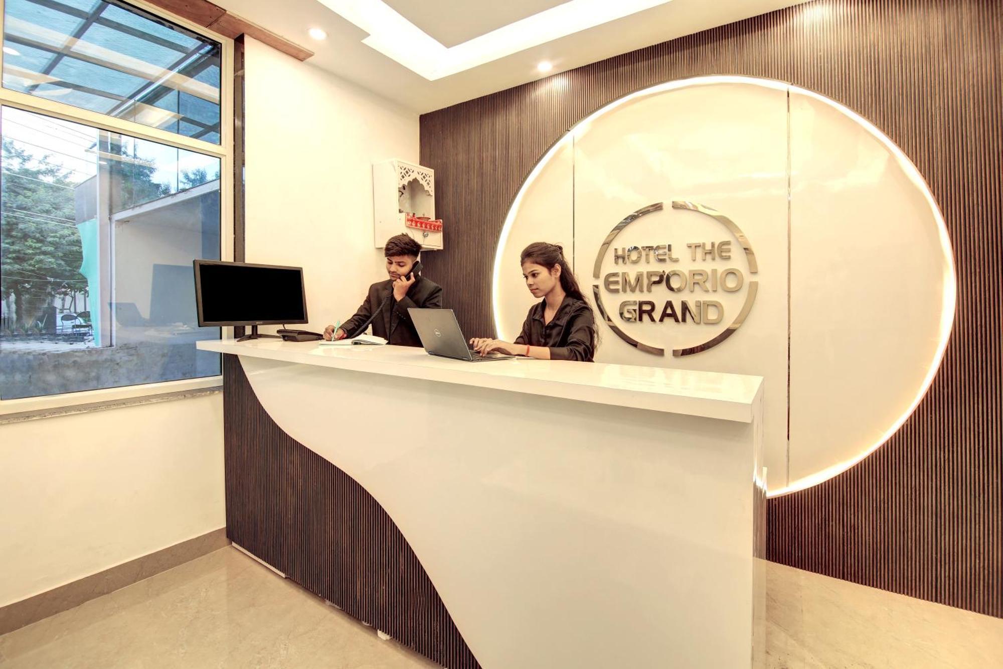 Hotel The Emporio Grand Near Vaishali Metro Station Ghaziabad Zewnętrze zdjęcie